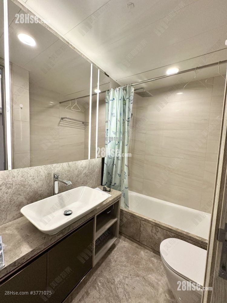 Sea To Sky Sell 2 Bedrooms , 1 Bathroom 468 ft²