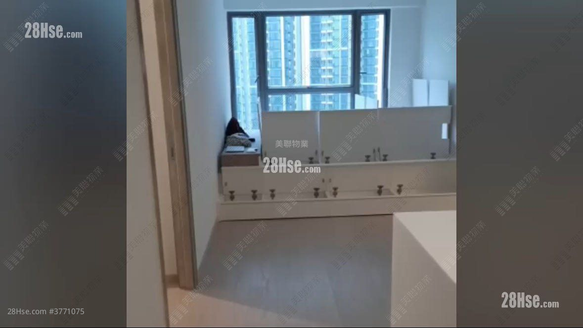 Sea To Sky Sell 2 Bedrooms , 1 Bathroom 468 ft²