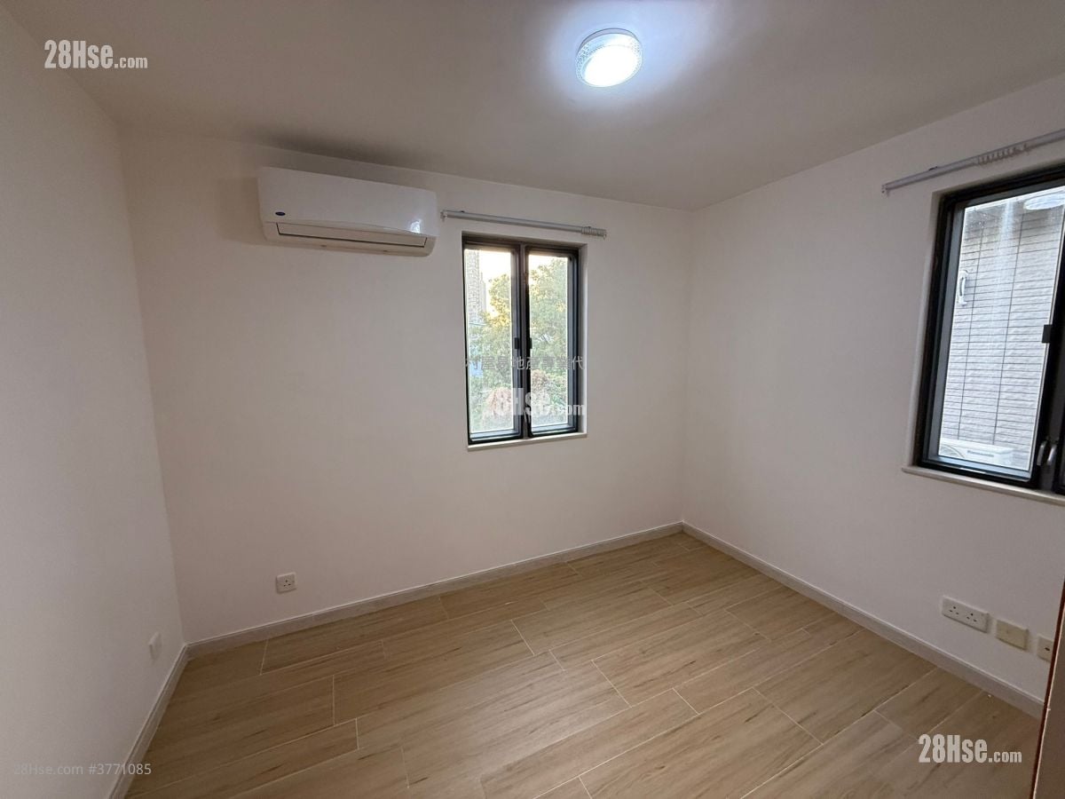 Village Sell 3 Bedrooms , 2 Bathrooms 1,400 ft²