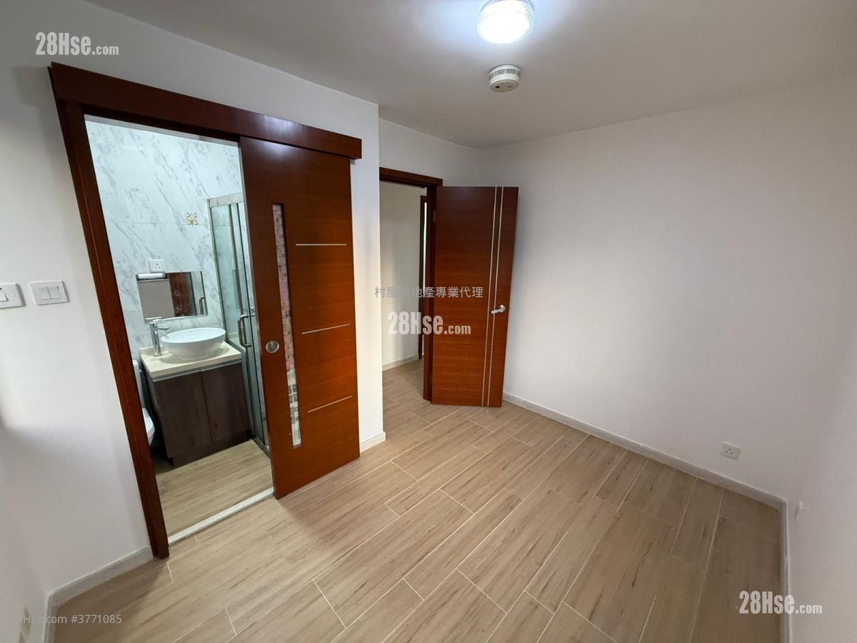 Village Sell 3 Bedrooms , 2 Bathrooms 1,400 ft²