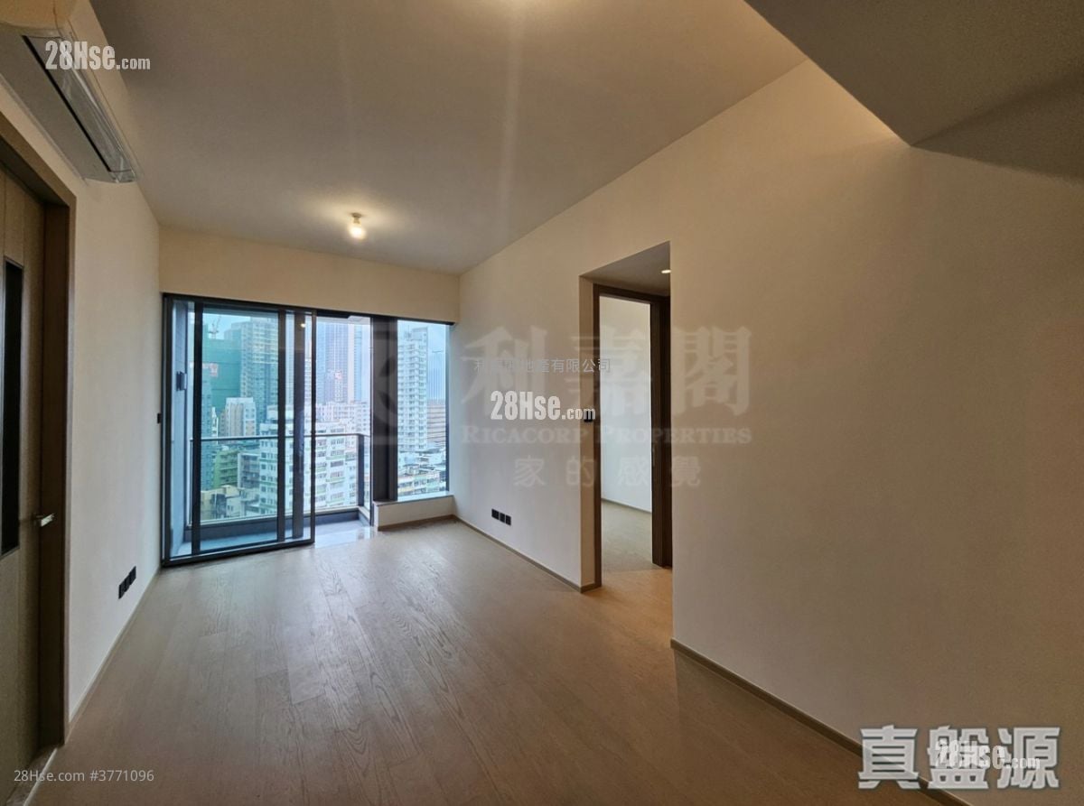 In One Sell 2 Bedrooms 593 ft²