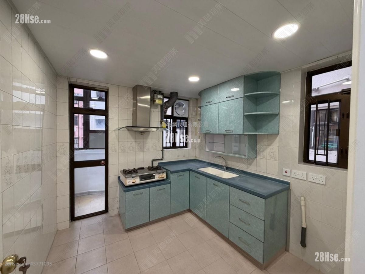 Imperial Court Sell 3 Bedrooms 1,051 ft²