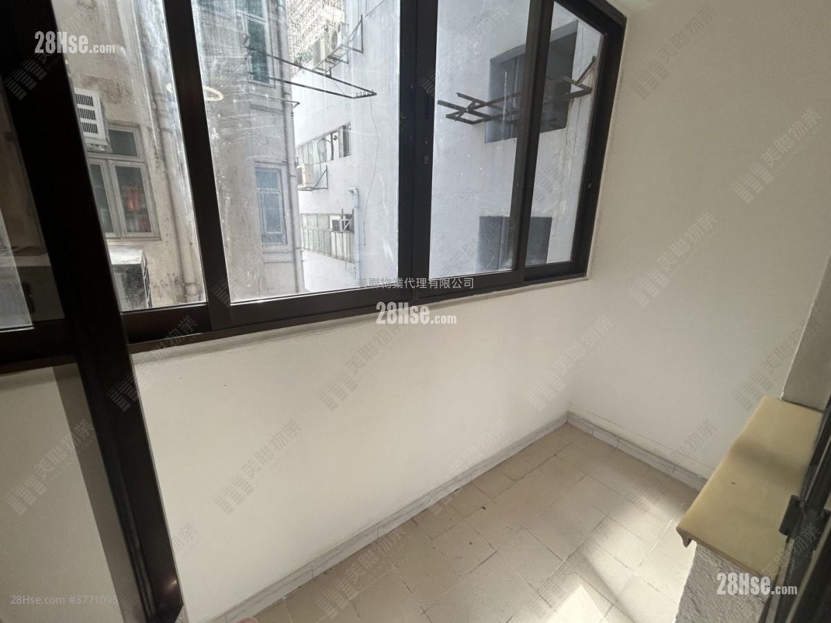 Imperial Court Sell 3 Bedrooms 1,051 ft²