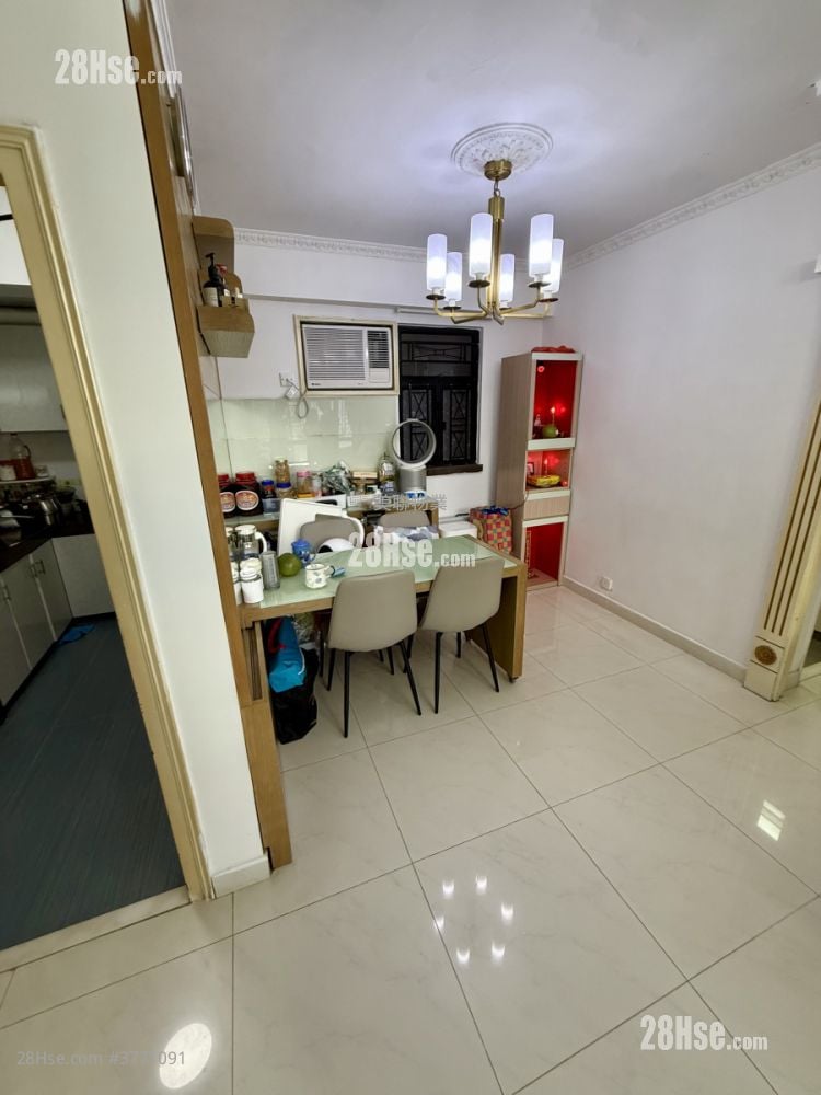 Skyline Plaza Sell 3 Bedrooms , 2 Bathrooms 643 ft²