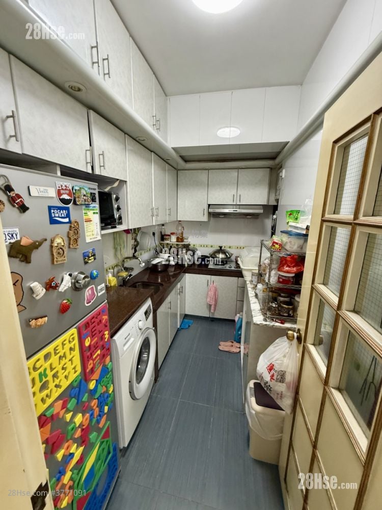 Skyline Plaza Sell 3 Bedrooms , 2 Bathrooms 643 ft²