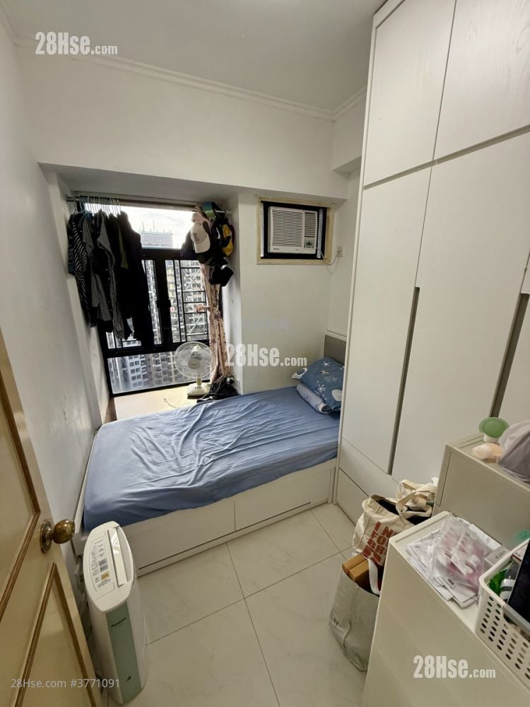 Skyline Plaza Sell 3 Bedrooms , 2 Bathrooms 643 ft²