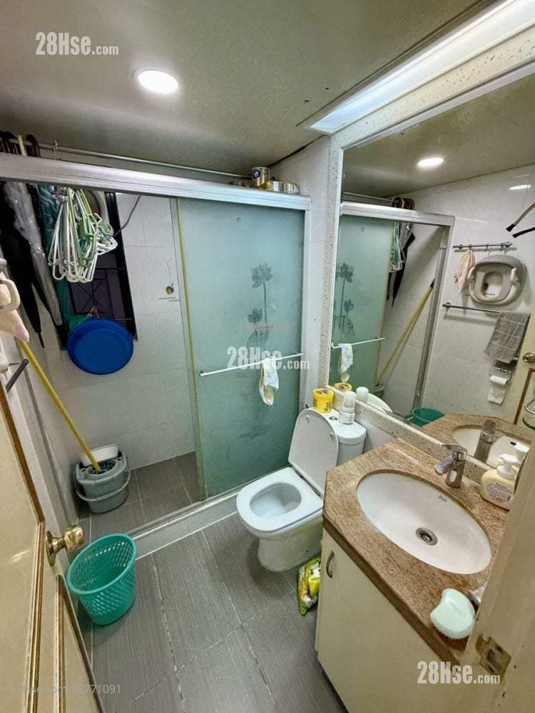 Skyline Plaza Sell 3 Bedrooms , 2 Bathrooms 643 ft²