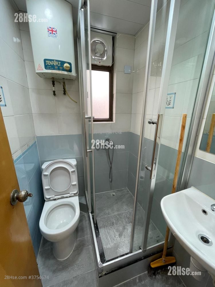 Kwong Yiu Mansion  Sell 2 Bedrooms , 1 Bathroom 333 ft²