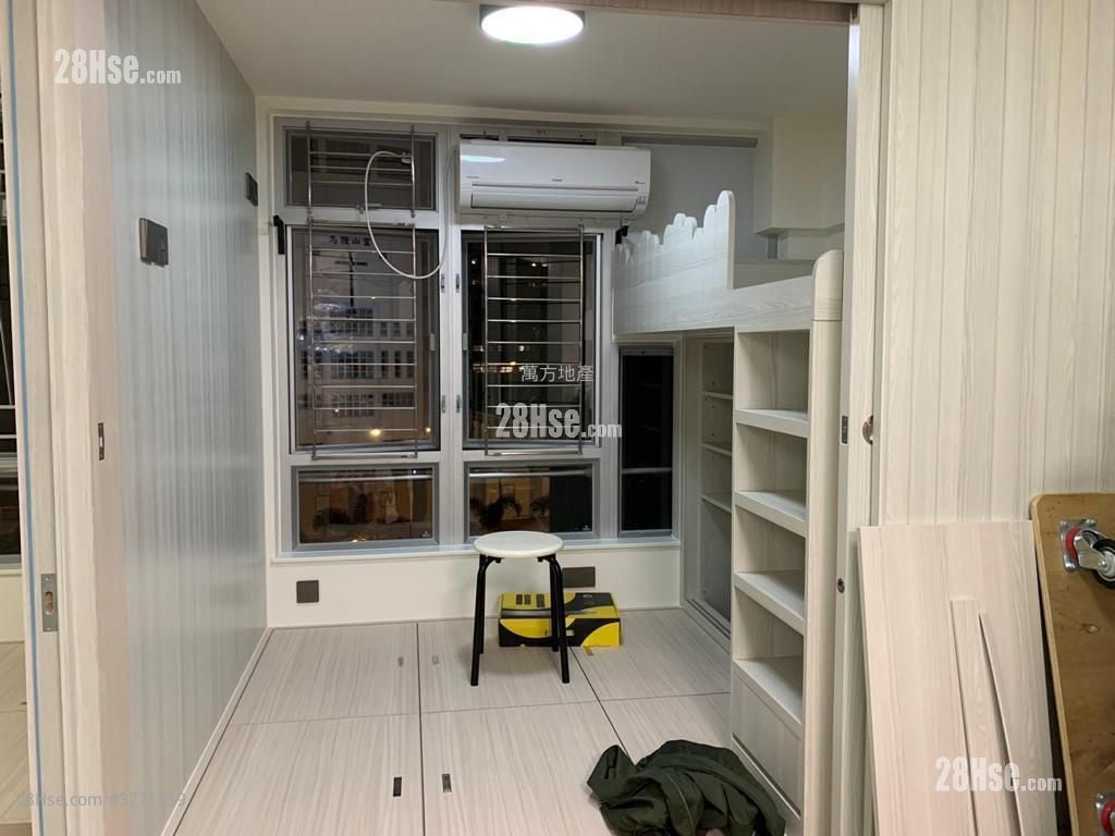 Kam Fai Court Sell 2 Bedrooms , 1 Bathroom 381 ft²