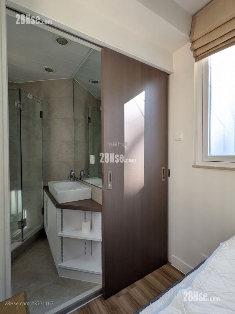 环球大厦 售盘 1 房 , 1 浴室 215 平方尺