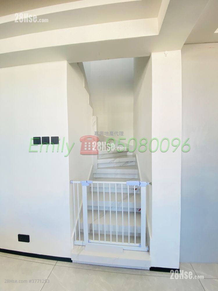 Greenfield Court Sell 4 Bedrooms , 2 Bathrooms 1,143 ft²