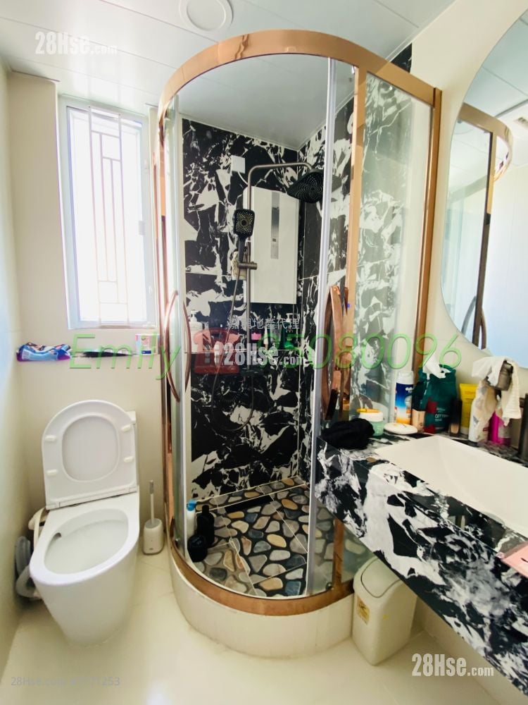 Greenfield Court Sell 4 Bedrooms , 2 Bathrooms 1,143 ft²