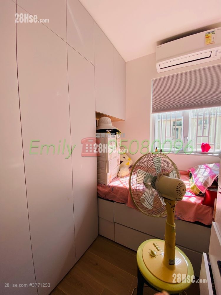 Greenfield Court Sell 4 Bedrooms , 2 Bathrooms 1,143 ft²