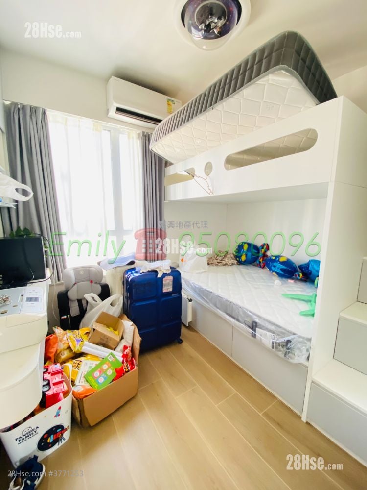 Greenfield Court Sell 4 Bedrooms , 2 Bathrooms 1,143 ft²