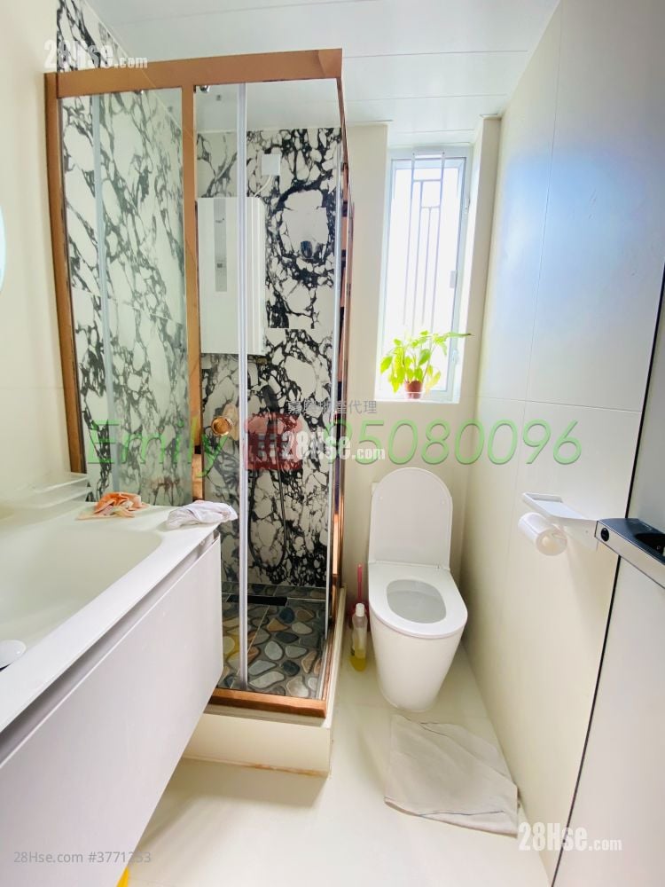 Greenfield Court Sell 4 Bedrooms , 2 Bathrooms 1,143 ft²