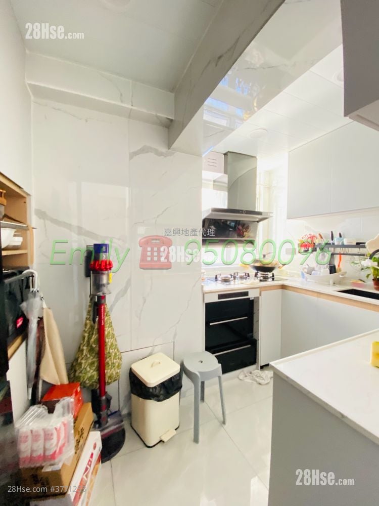 Greenfield Court Sell 4 Bedrooms , 2 Bathrooms 1,143 ft²