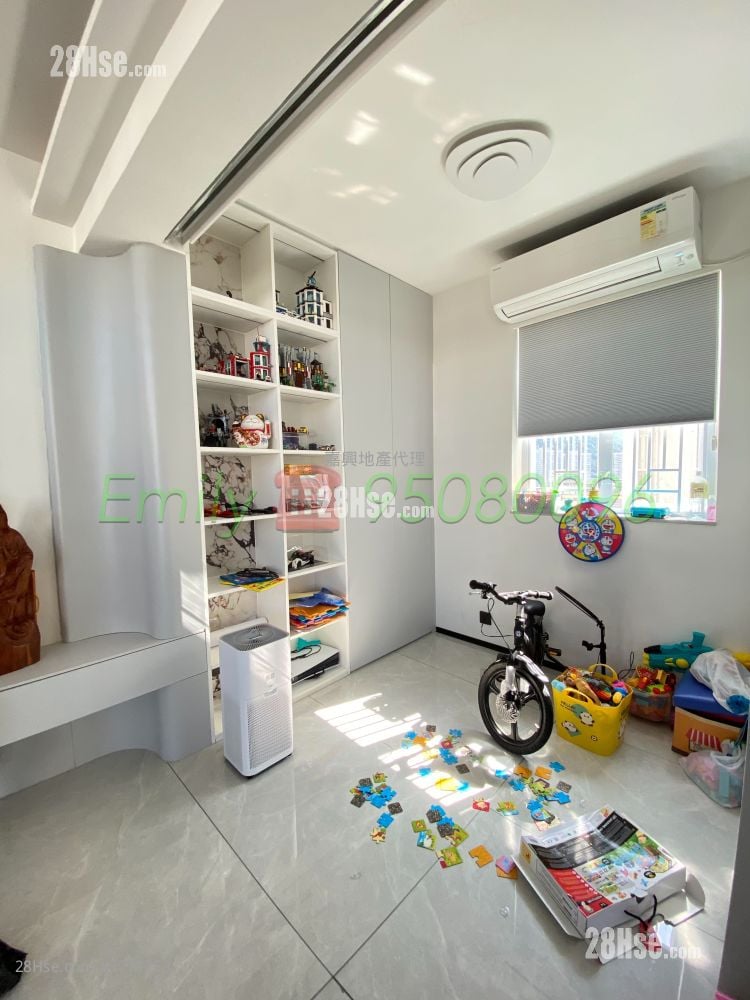 Greenfield Court Sell 4 Bedrooms , 2 Bathrooms 1,143 ft²