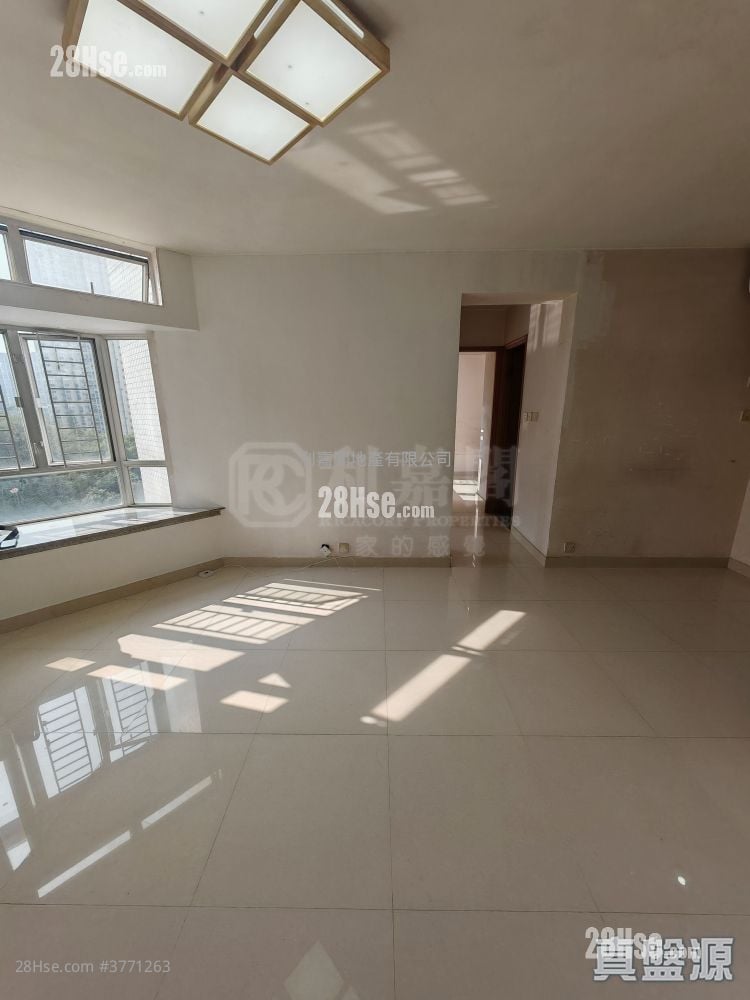 Kingswood Villas Sell 2 Bedrooms 442 ft²