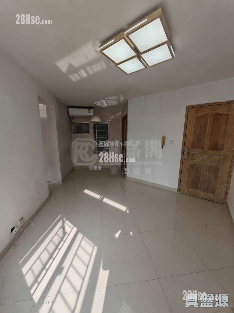 Kingswood Villas Sell 2 Bedrooms 442 ft²