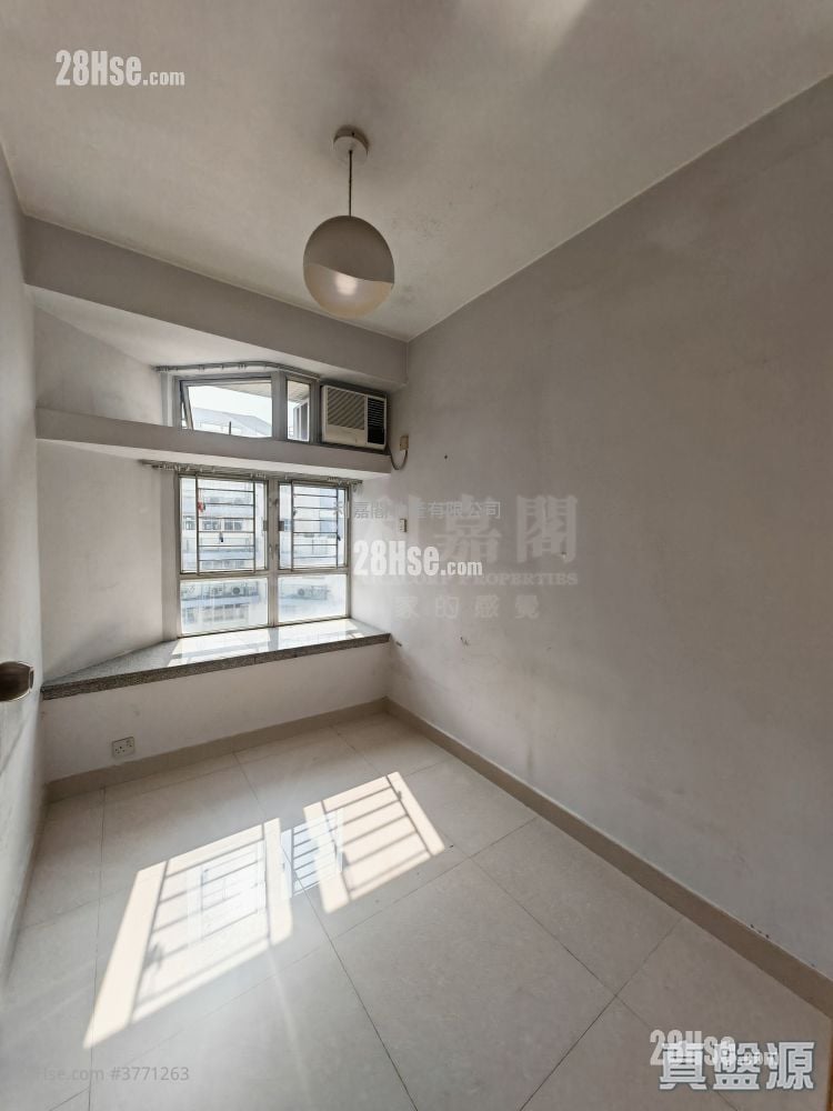 Kingswood Villas Sell 2 Bedrooms 442 ft²