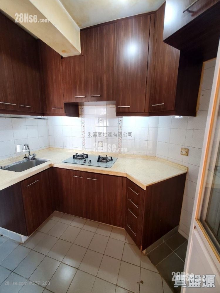 Kingswood Villas Sell 2 Bedrooms 442 ft²