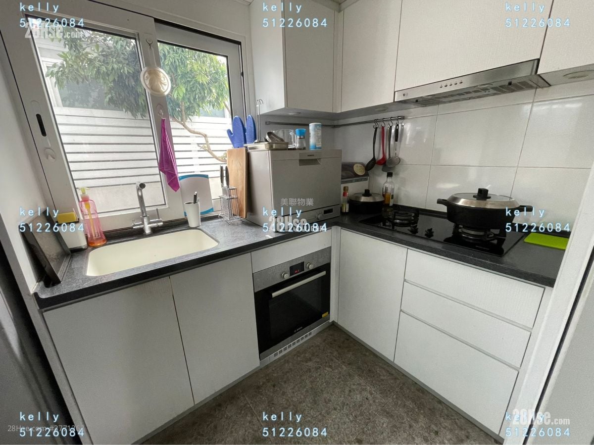 Fairview Park Sell 3 Bedrooms , 2 Bathrooms 848 ft²