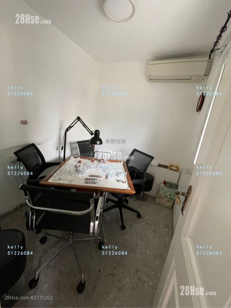 Fairview Park Sell 3 Bedrooms , 2 Bathrooms 848 ft²