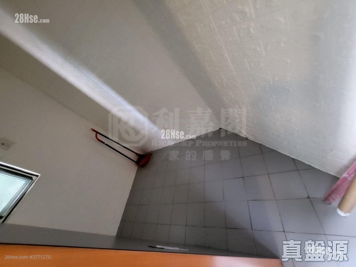 蓝天海岸 售盘 3 房 771 平方尺