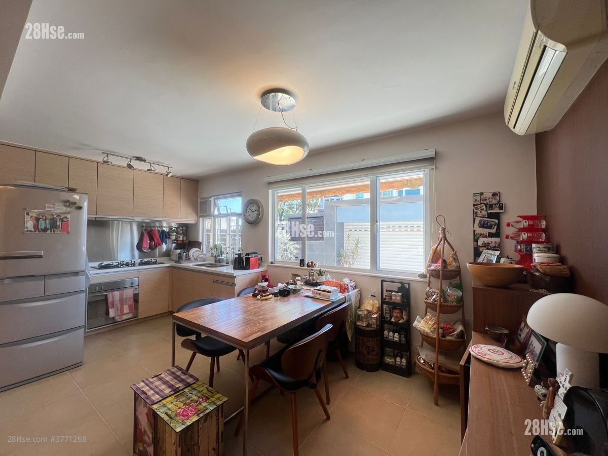 Fairview Park Sell 3 Bedrooms , 2 Bathrooms 840 ft²