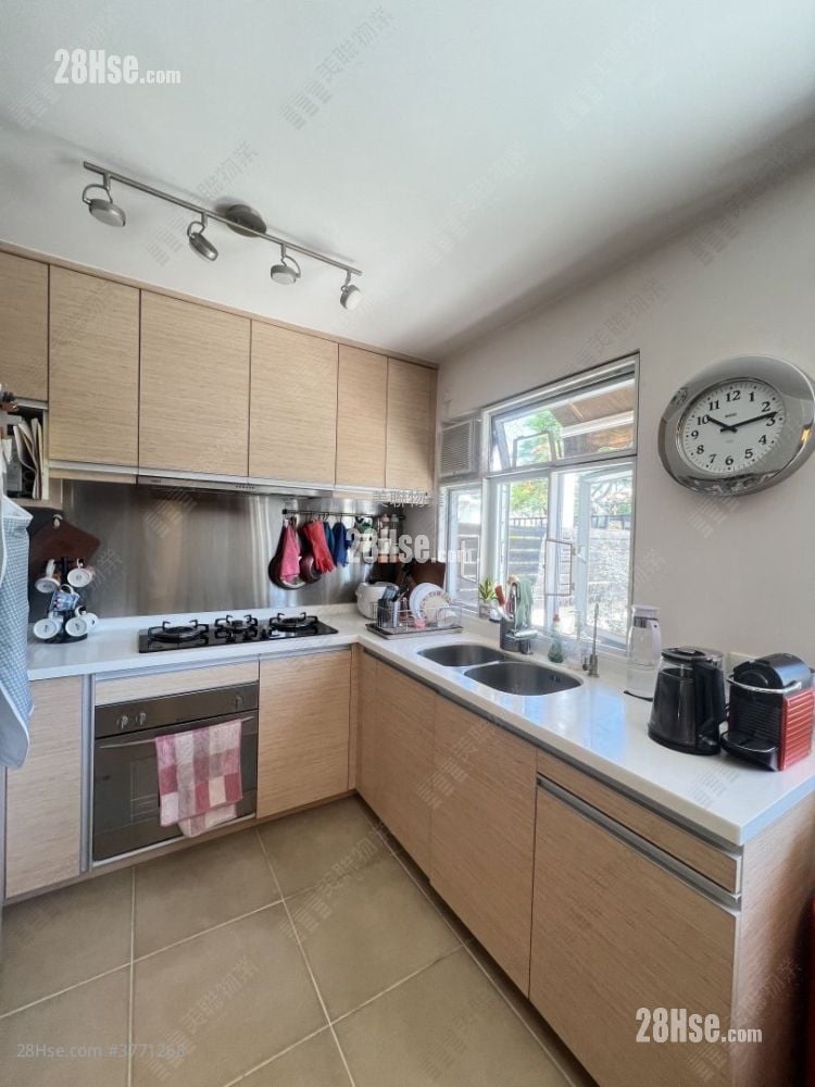 Fairview Park Sell 3 Bedrooms , 2 Bathrooms 840 ft²