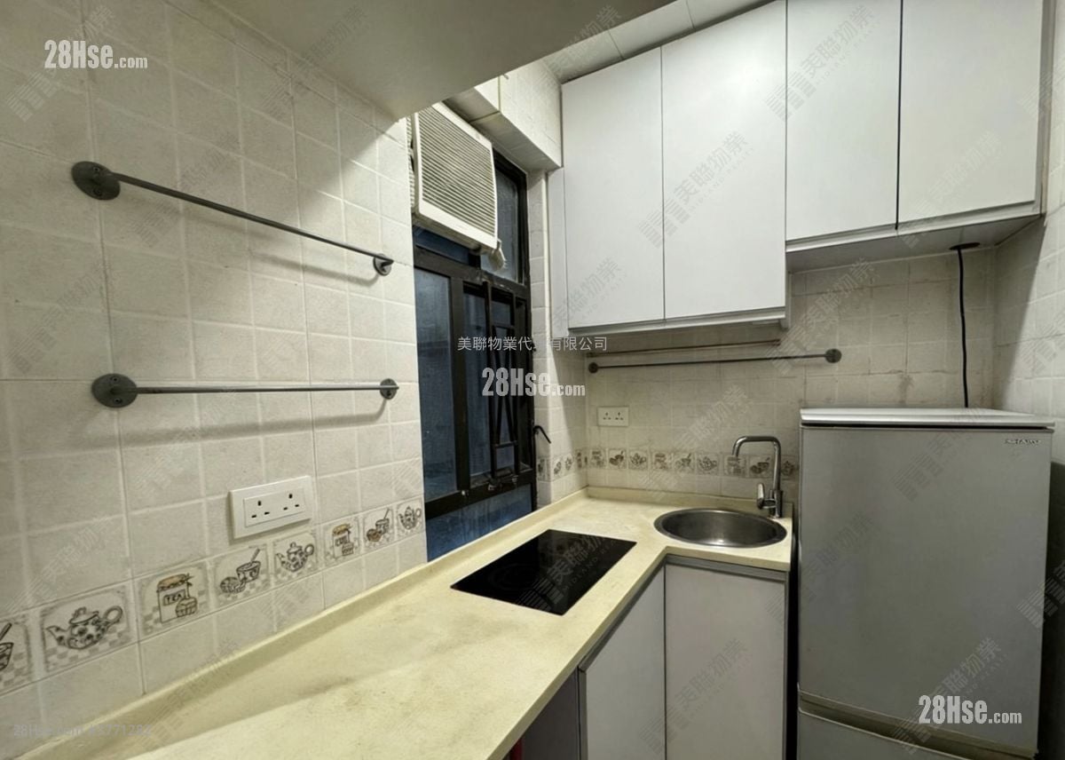 Wai Wah Centre Sell 2 Bedrooms 358 ft²