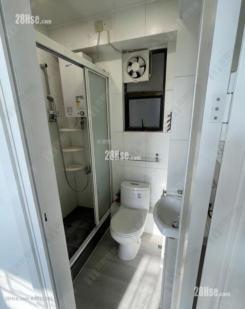 Wai Wah Centre Sell 2 Bedrooms 358 ft²