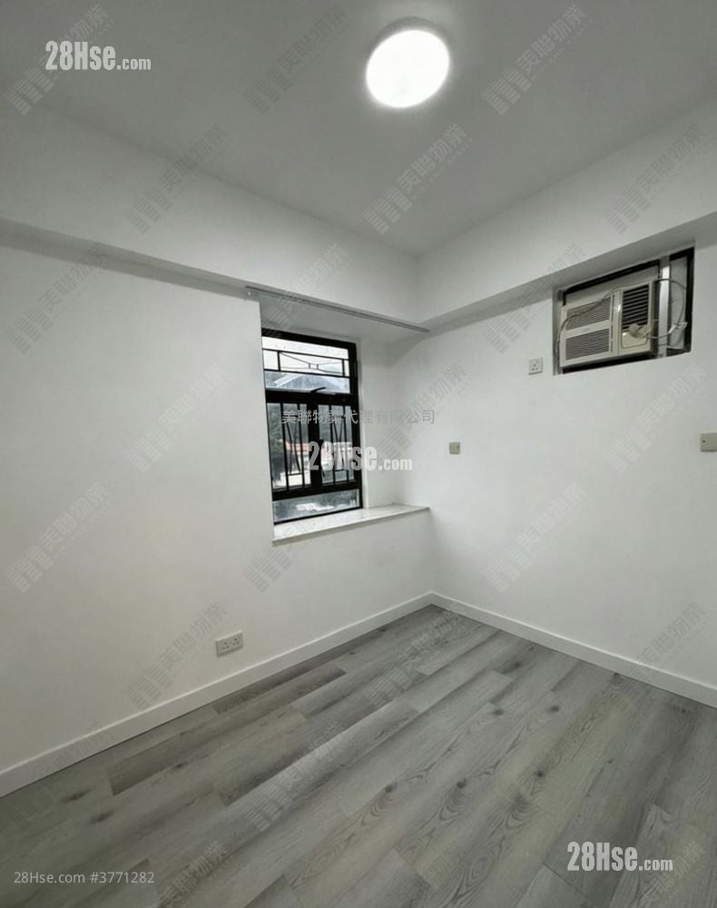 Wai Wah Centre Sell 2 Bedrooms 358 ft²