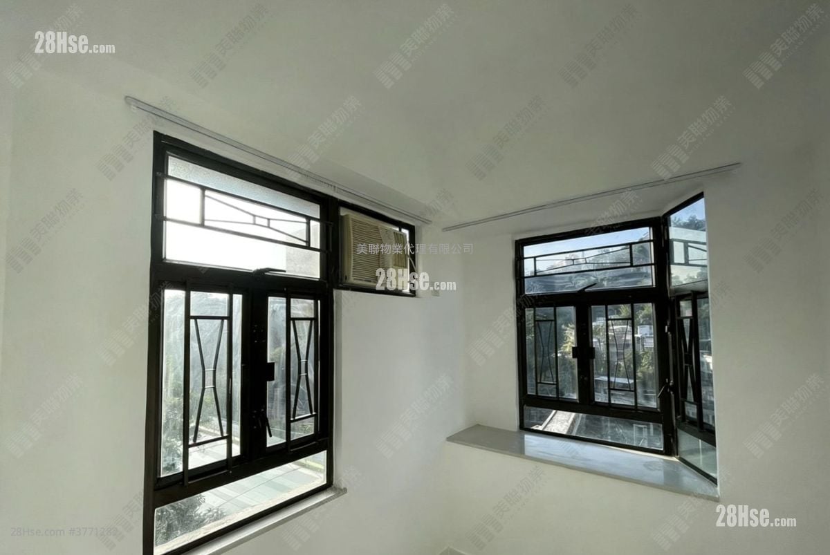 Wai Wah Centre Sell 2 Bedrooms 358 ft²