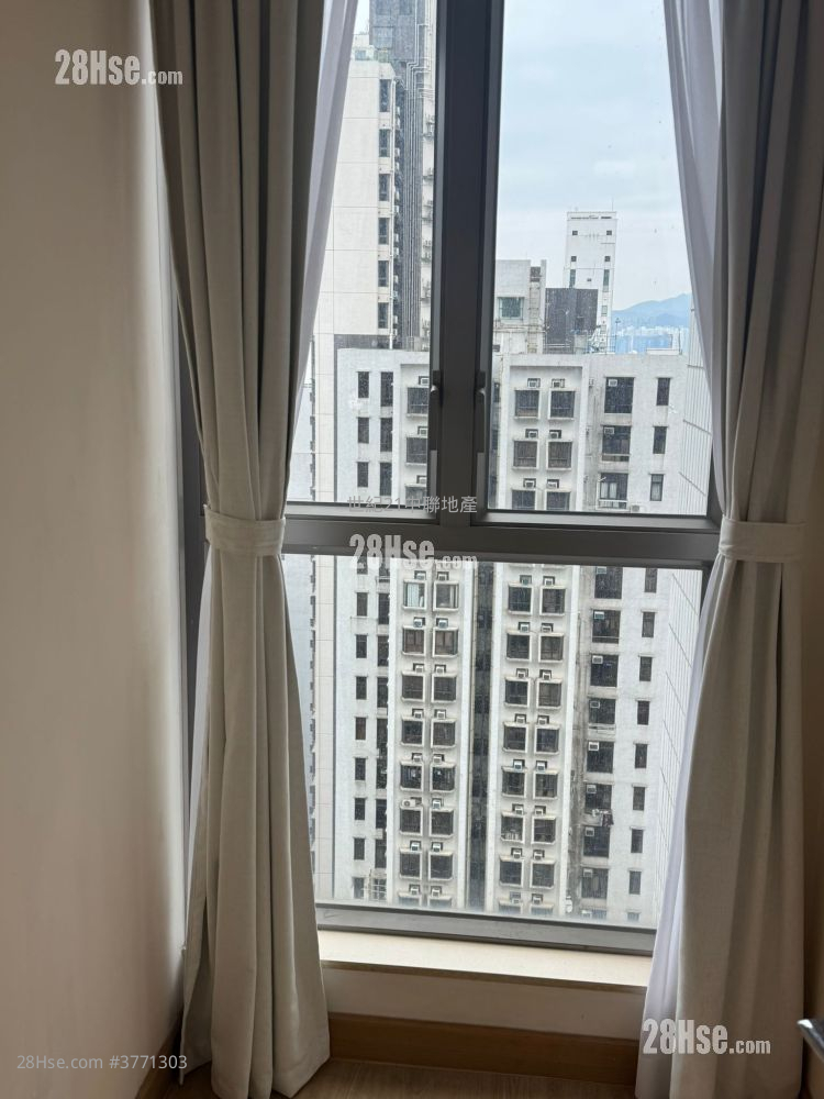 Island Crest Sell 2 Bedrooms , 1 Bathroom 559 ft²