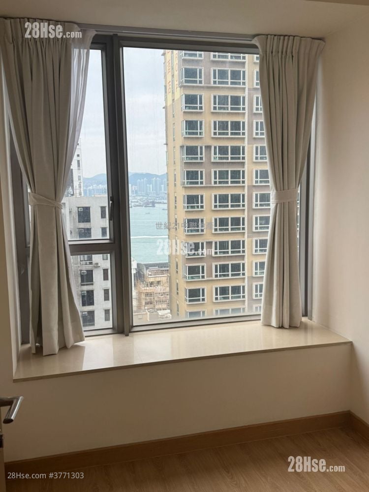 Island Crest Sell 2 Bedrooms , 1 Bathroom 559 ft²