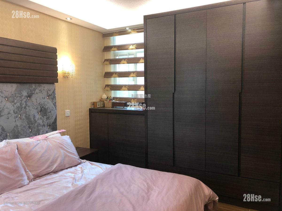 Classical Gardens Sell 3 Bedrooms , 2 Bathrooms 865 ft²