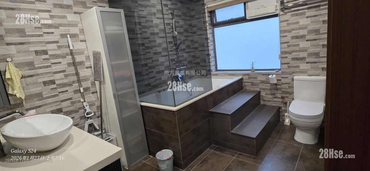 村屋 售盘 3 房 , 3 浴室 700 平方尺