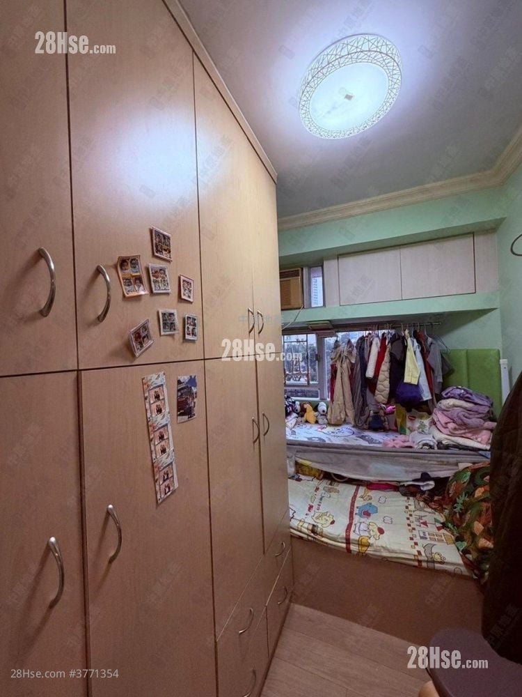 Kingswood Villas Sell 2 Bedrooms , 1 Bathroom 441 ft²