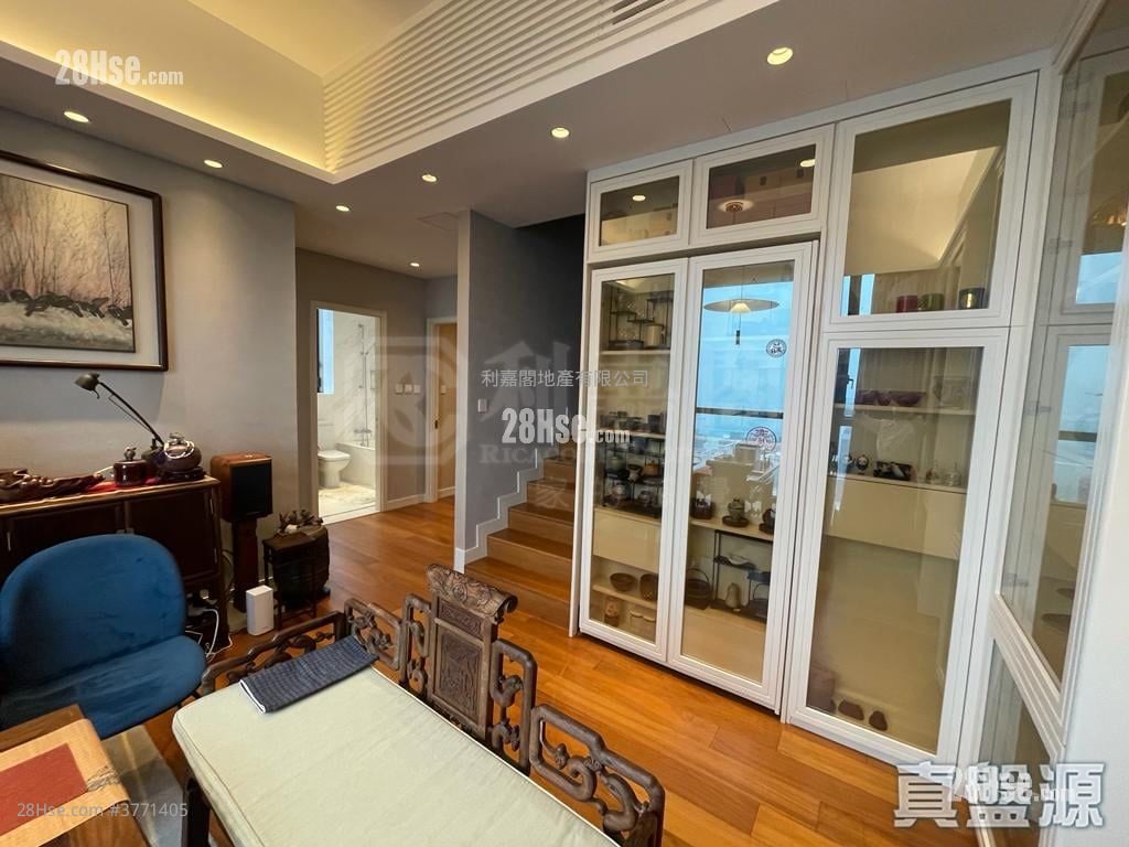 Kensington Hill Sell 4 Bedrooms , 4 Bathrooms 2,277 ft²