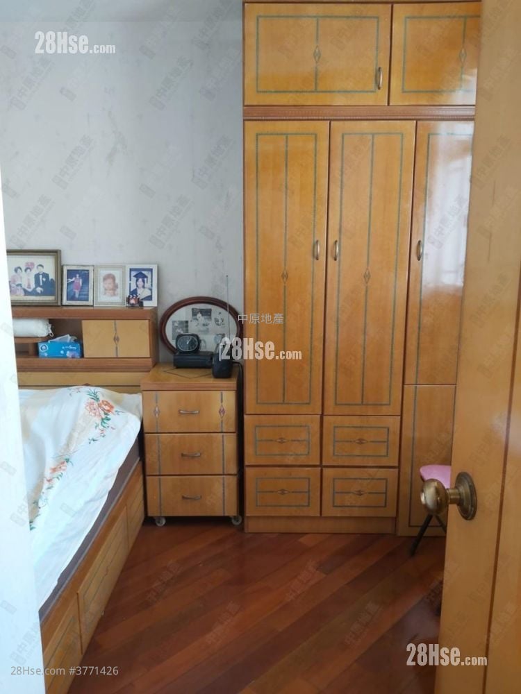 Tin Chung Court Sell 2 Bedrooms , 1 Bathroom