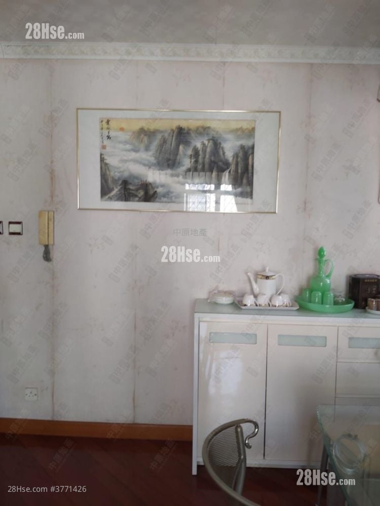 Tin Chung Court Sell 2 Bedrooms , 1 Bathroom