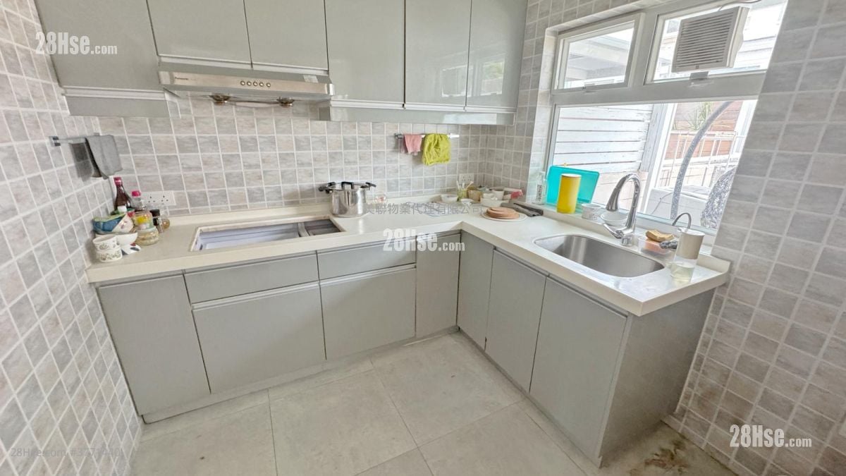 Fairview Park Sell 3 Bedrooms , 2 Bathrooms 840 ft²