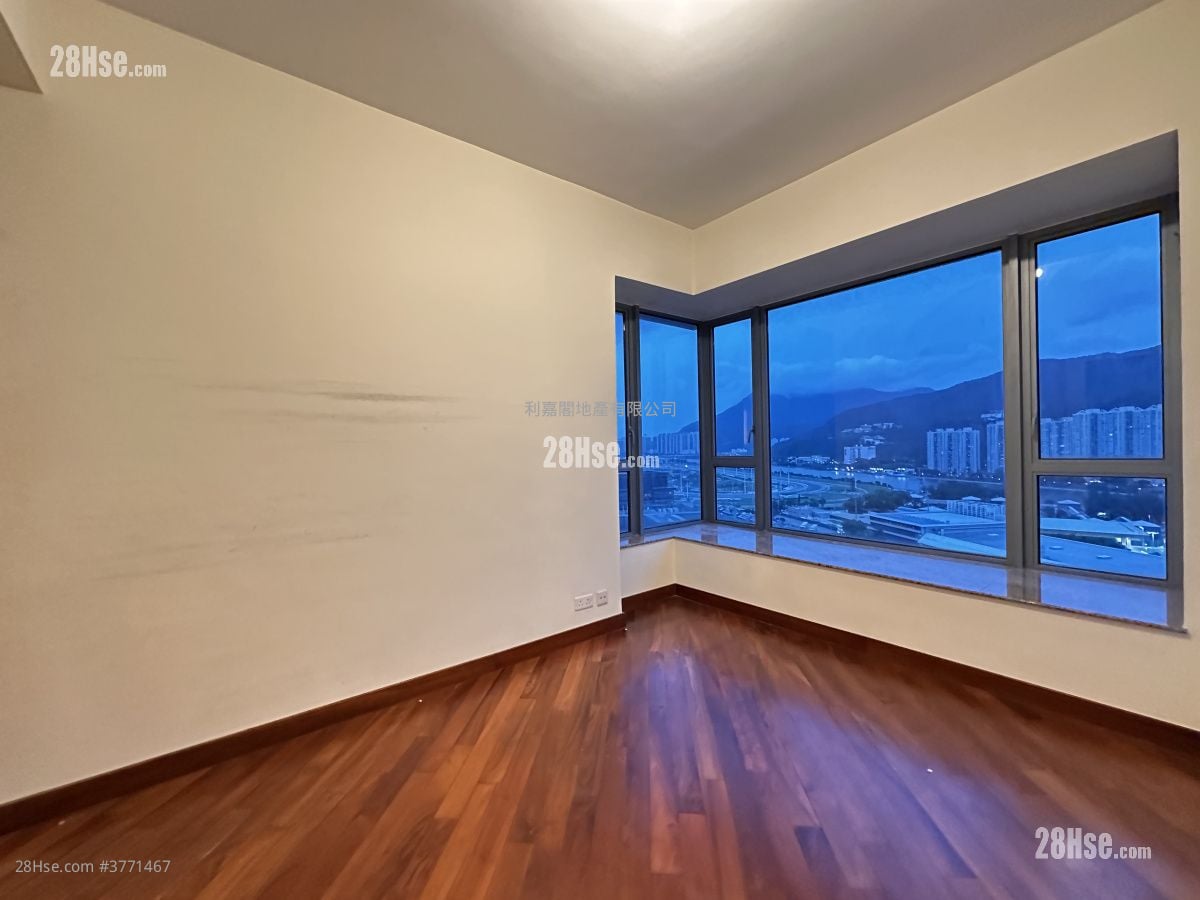 御龙山 售盘 3 房 1,015 平方尺