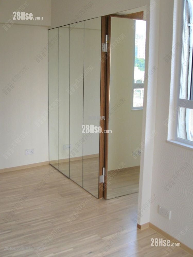 Kam Shan Building Sell 3 Bedrooms 443 ft²