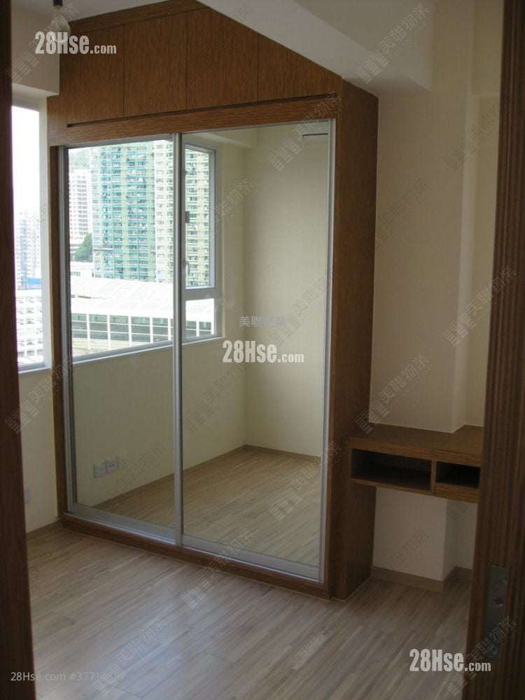 Kam Shan Building Sell 3 Bedrooms 443 ft²