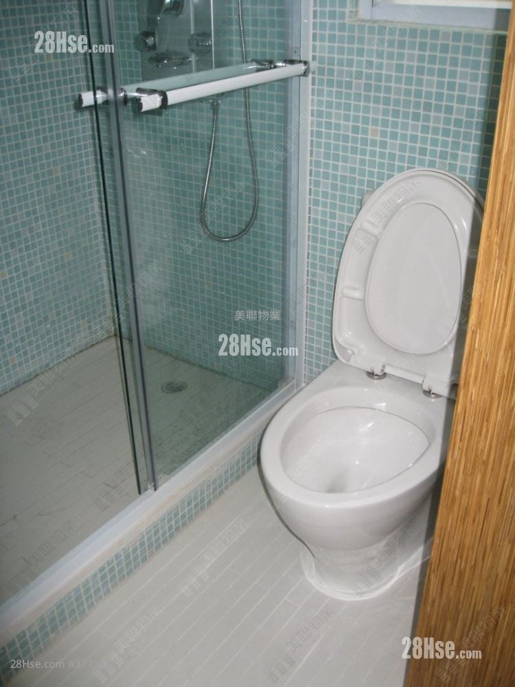 Kam Shan Building Sell 3 Bedrooms 443 ft²