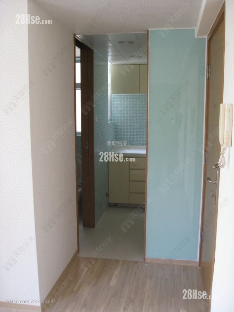 Kam Shan Building Sell 3 Bedrooms 443 ft²