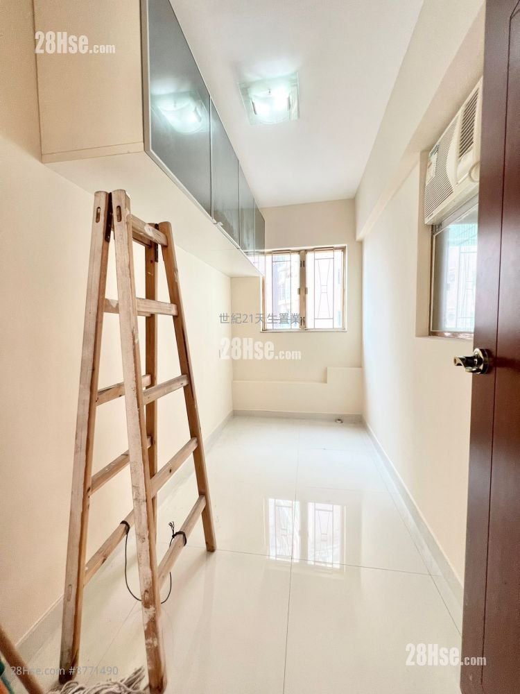Hong Kong Gold Coast Rental 3 Bedrooms , 2 Bathrooms 1,070 ft²