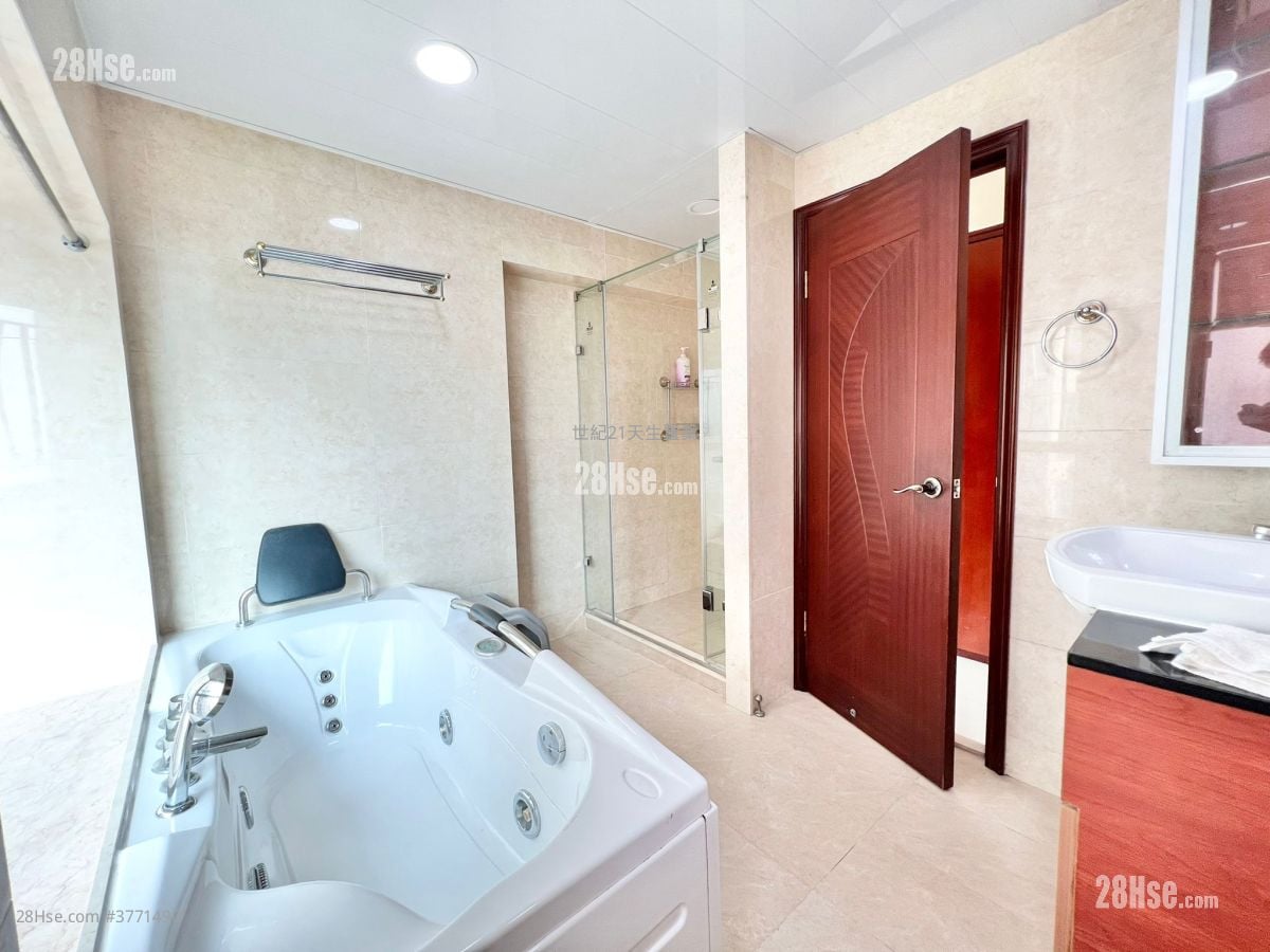 Hong Kong Gold Coast Rental 3 Bedrooms , 2 Bathrooms 1,070 ft²